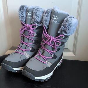 Women's Faux Fur Lined Gray Winter Boots with Pink Laces